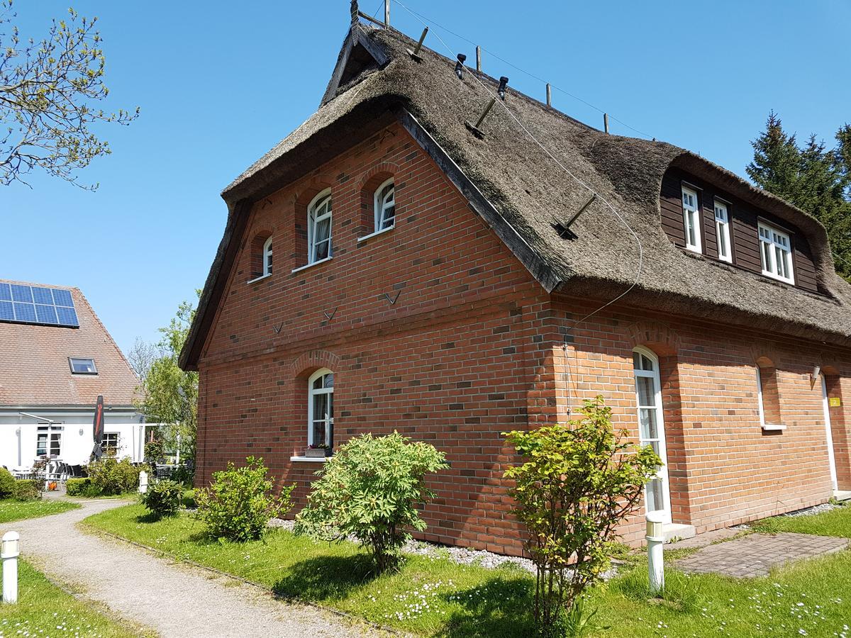 Hotel Alt Wittower Krug Wiek auf Ruegen Exterior photo